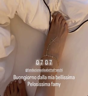 Elisabetta Franchi feet photo thumbnail