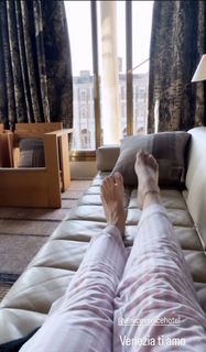 Elisabetta Franchi feet photo thumbnail