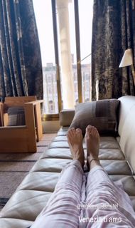 Elisabetta Franchi feet photo thumbnail