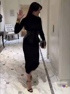 Elisabetta Franchi feet photo thumbnail