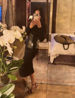 Elisabetta Franchi feet photo thumbnail