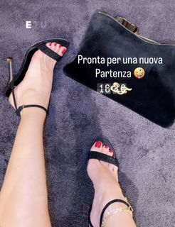 Elisabetta Franchi feet photo thumbnail