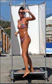 Elisabetta Gregoraci feet photo thumbnail