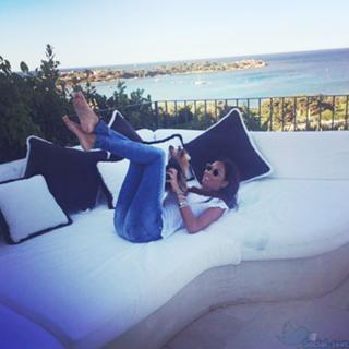 Elisabetta Gregoraci feet photo thumbnail