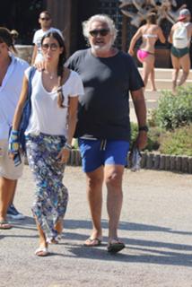 Elisabetta Gregoraci feet photo thumbnail