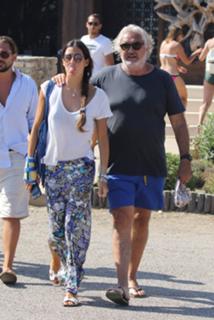 Elisabetta Gregoraci feet photo thumbnail