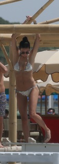 Elisabetta Gregoraci feet photo thumbnail
