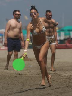 Elisabetta Gregoraci feet photo thumbnail