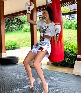 Elisabetta Gregoraci feet photo thumbnail