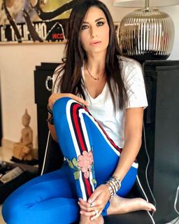Elisabetta Gregoraci feet photo thumbnail