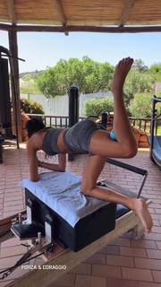 Elisabetta Gregoraci feet photo thumbnail