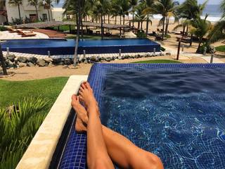 Elise Joan feet photo 10