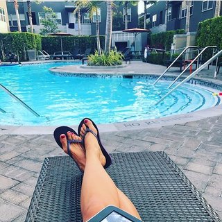 Elise Joan feet photo 8