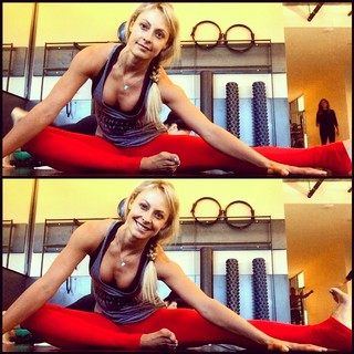 Elise Joan feet photo 12