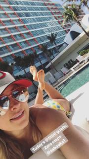 Elise Joan feet photo 1