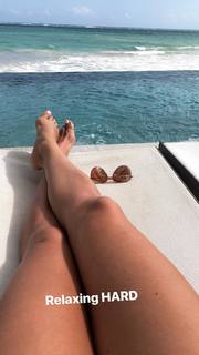 Elise Joan feet photo 18