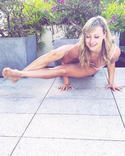 Elise Joan feet photo 6