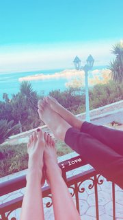 Elise Joan feet photo 8