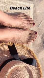 Elise Joan feet photo 1