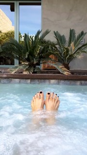 Elise Joan feet photo 2