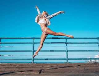 Elise Joan feet photo 18