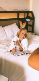 Elise Joan feet photo 13