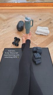 Elise Joan feet photo 5