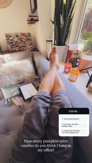 Elise Joan feet photo 4