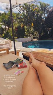 Elise Joan feet photo 2