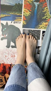 Elise Trouw feet photo 4
