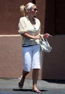Elisha Cuthbert feet photo thumbnail