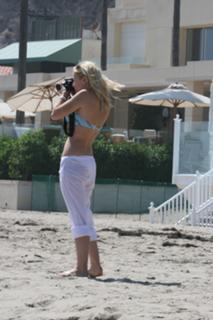Elisha Cuthbert feet photo thumbnail