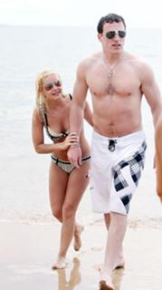 Elisha Cuthbert feet photo thumbnail