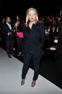 Elisha Cuthbert feet photo thumbnail