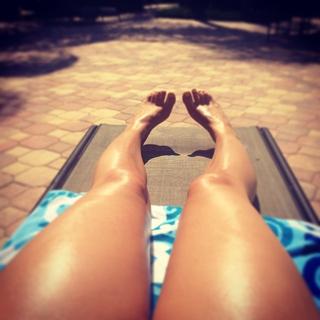 Elisha Cuthbert feet photo thumbnail