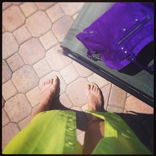 Elisha Cuthbert feet photo thumbnail