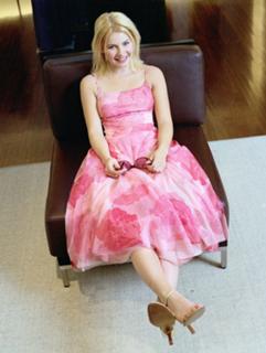Elisha Cuthbert feet photo thumbnail