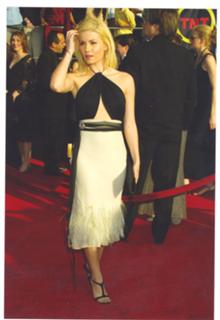 Elisha Cuthbert feet photo thumbnail