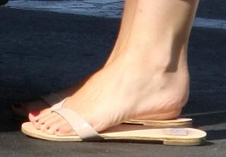 Elisha Cuthbert feet photo thumbnail