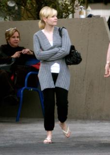 Elisha Cuthbert feet photo thumbnail