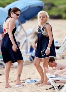 Elisha Cuthbert feet photo thumbnail