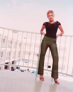 Elisha Cuthbert feet photo thumbnail