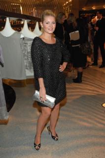 Elisha Cuthbert feet photo thumbnail