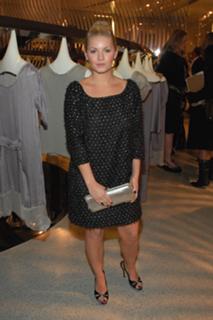 Elisha Cuthbert feet photo thumbnail
