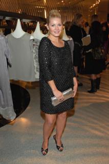 Elisha Cuthbert feet photo thumbnail