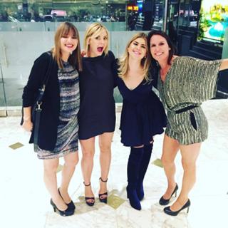 Elisha Cuthbert feet photo thumbnail