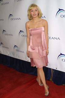 Elisha Cuthbert feet photo thumbnail