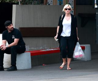 Elisha Cuthbert feet photo thumbnail