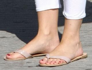 Elisha Cuthbert feet photo thumbnail