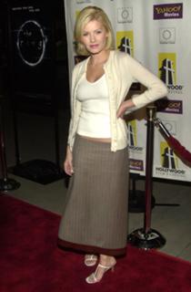 Elisha Cuthbert feet photo thumbnail